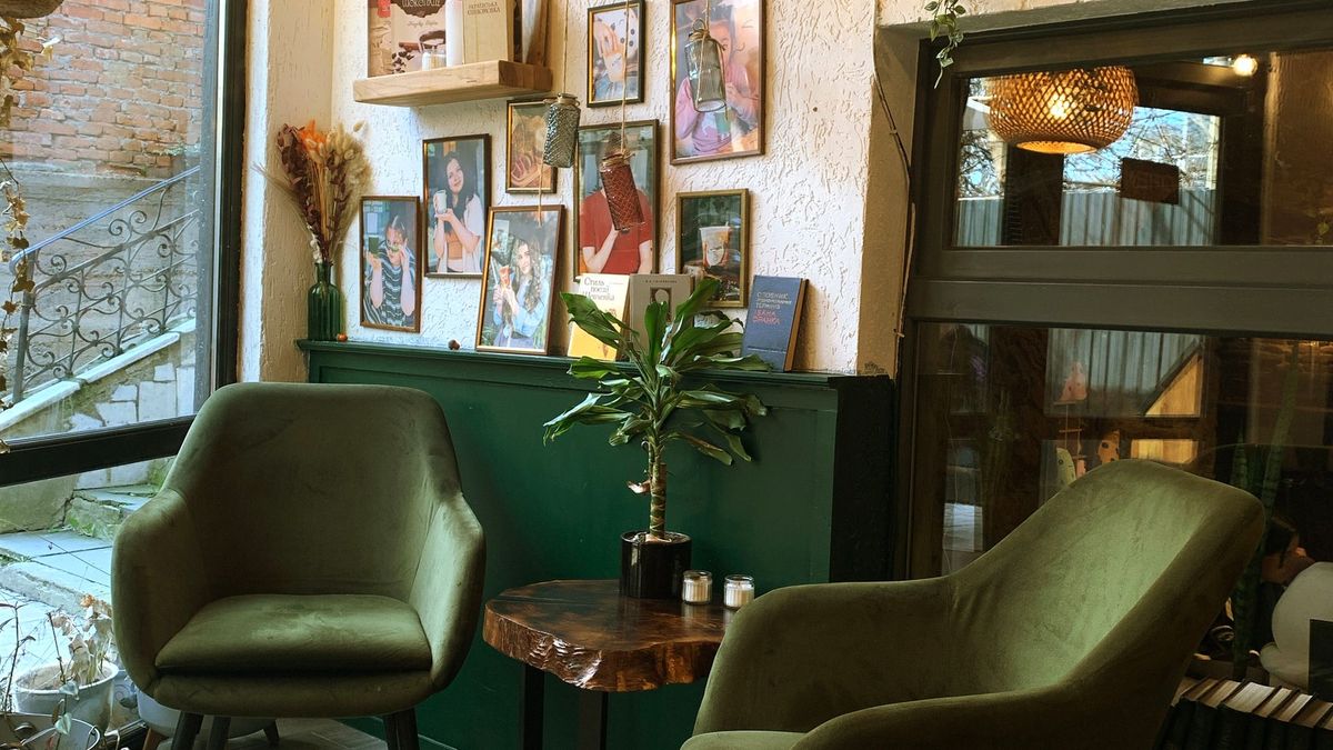 Kafe tasarımında oturma düzeni, akustik ve servis akışı